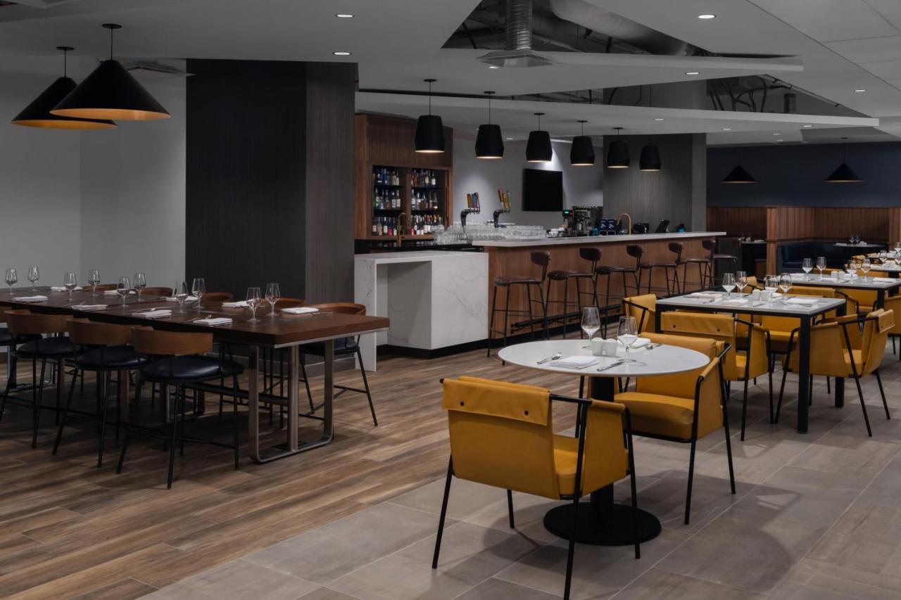 Hotel Courtyard By Marriott Calgary Downtown Esterno foto